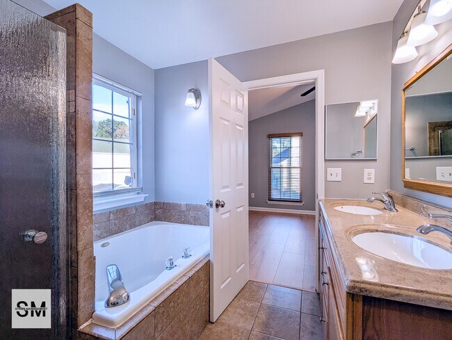 Building Photo - 12706 Conwood Ct