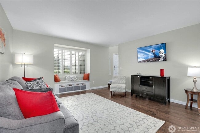 Building Photo - 3 bed 2.5 bath in martha lake neighborhood