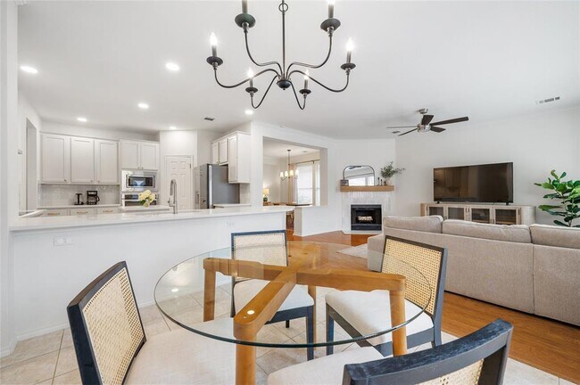 Building Photo - 11817 Lake Stone Dr
