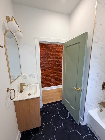 Building Photo - 1325 Kerbaugh St