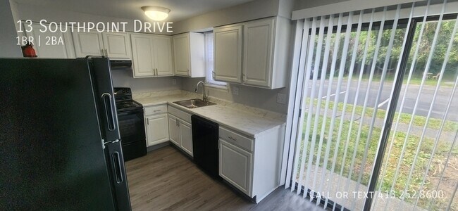 Building Photo - 13 Southpoint Dr