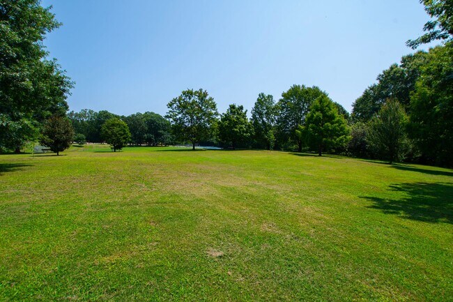 Building Photo - 1010 Nicholwood Dr