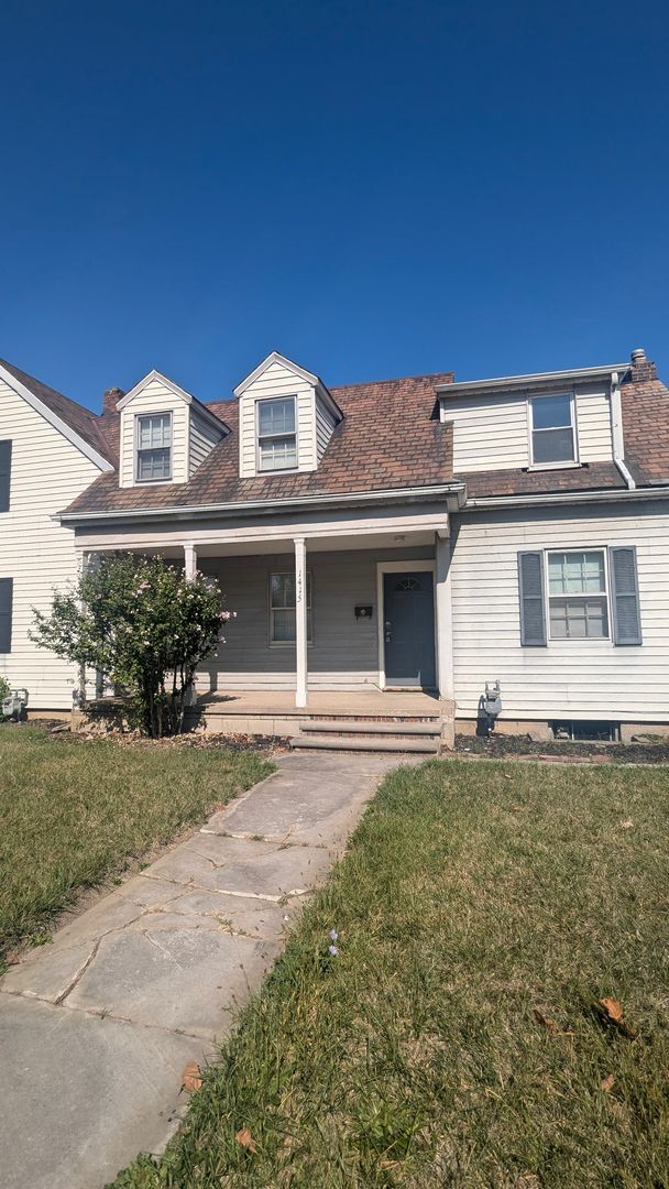 Building Photo - 2 bedroom Side by Side Duplex