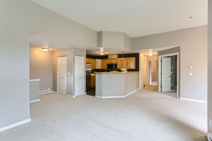 Building Photo - 14700 SW Sandhill Loop