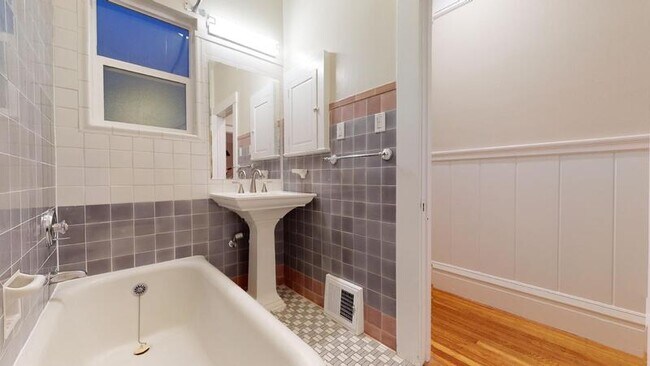 Building Photo - 464 8th Ave