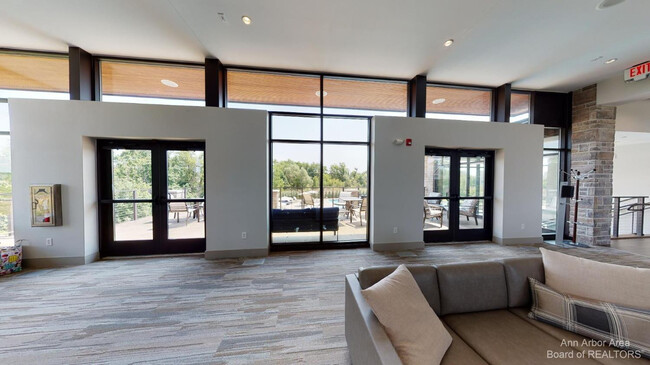 Building Photo - 2704 S Spurway Dr