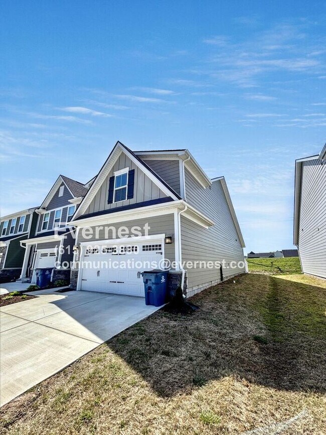 Building Photo - 4-Bedroom, 2.5-Bath Home with Convenient A...