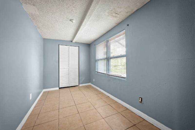 Building Photo - 304 Bernard Rd