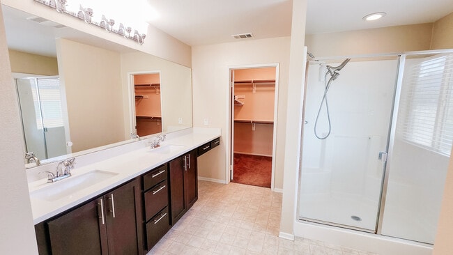 Building Photo - 34213 Parkside Dr