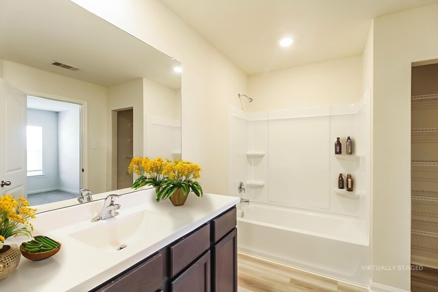 Building Photo - 26848 Steinbeck Dr