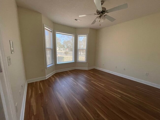 Building Photo - 530 Winterberry Ln