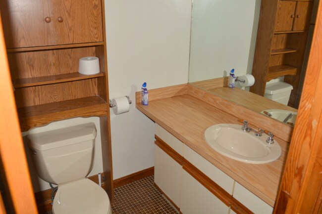 Building Photo - 3343 Post Rd