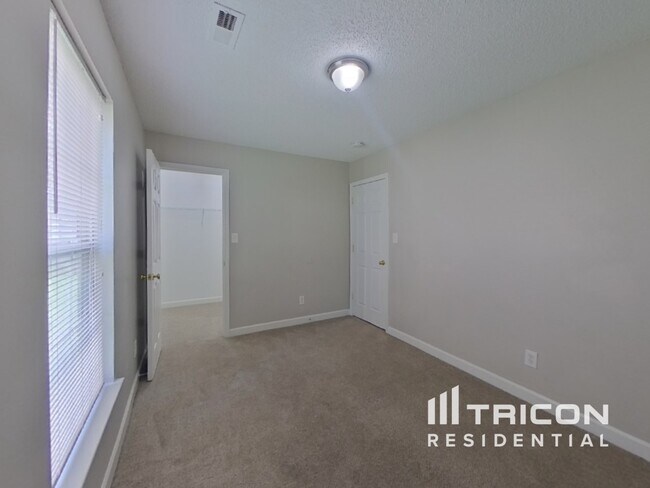 Building Photo - 4827 Hopewood Ln