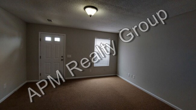 Building Photo - Great Summit Home, Convenient to Sandhills...