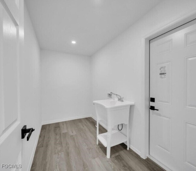 Building Photo - 382 McArthur Blvd