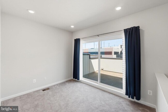 Building Photo - 16122 Columbus Ave