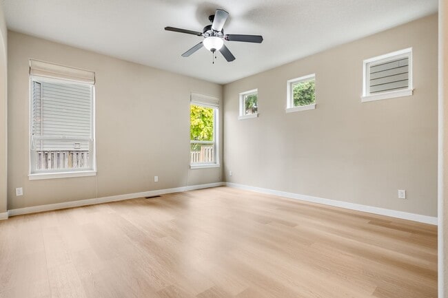 Building Photo - Beautiful 3 bed, 2.5 bath rental home in O...