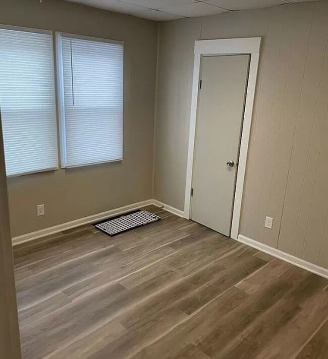 Building Photo - Two bedroom home near Fairgrounds!