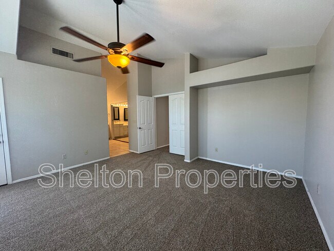 Building Photo - 2232 W Harrison St