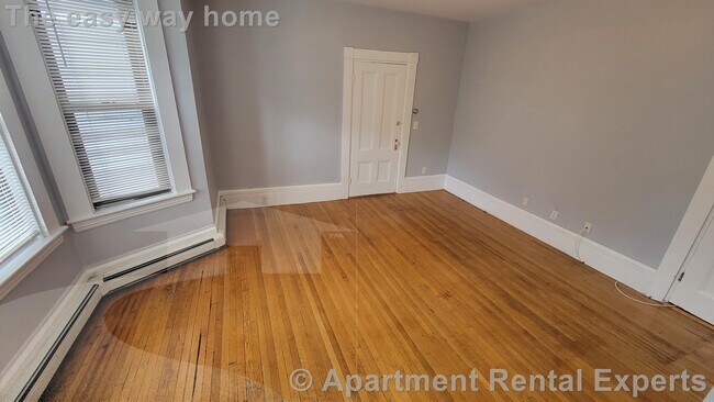 Building Photo - 564 Putnam Ave