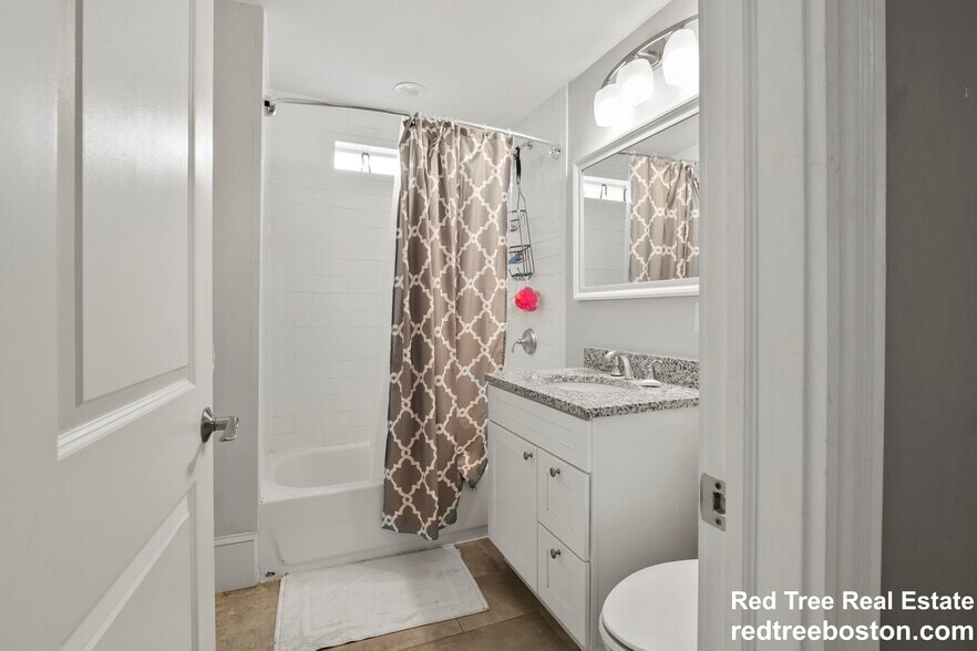 Building Photo - 139 Adams St