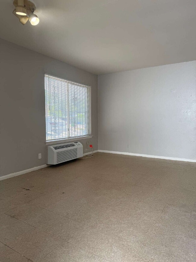 Building Photo - 604 Morningview Dr