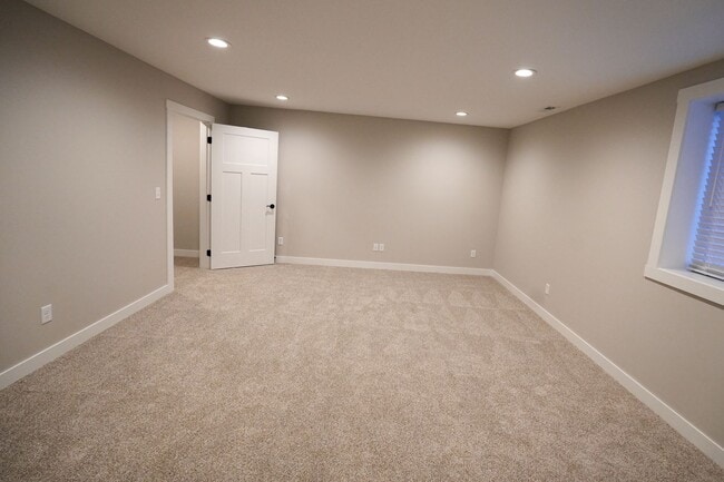 Building Photo - Beautiful 3 Bed Ranch Home w/ fully finish...