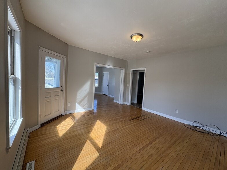 Building Photo - 171 Pleasant St