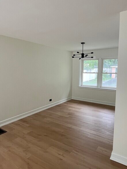 Building Photo - 127 S Forest Ave