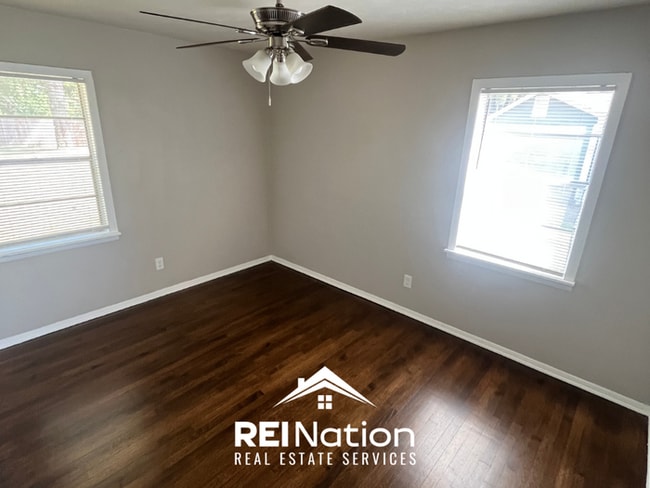Building Photo - RARE FIND! 4BR/2BA in Memphis | Open Kitchen & Hardwoods | Fenced Yard!