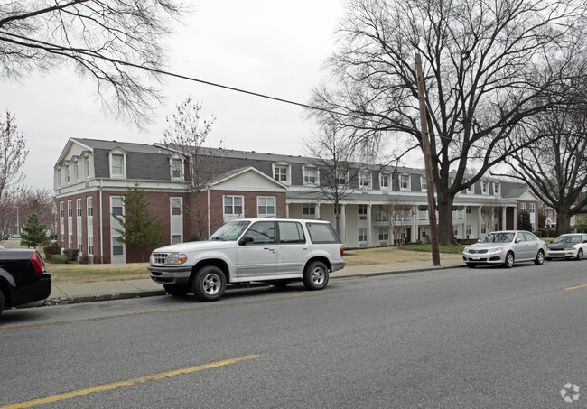 Building Photo - College Park Family II