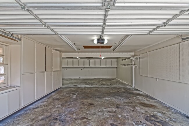 Building Photo - SPACIOUS, BRIGHT & AIRY, 3BR2BA HOME W/ GREAT OUTDOOR SPACE, LARGE DRIVEWAY W/ COVERED CARPORT & ...