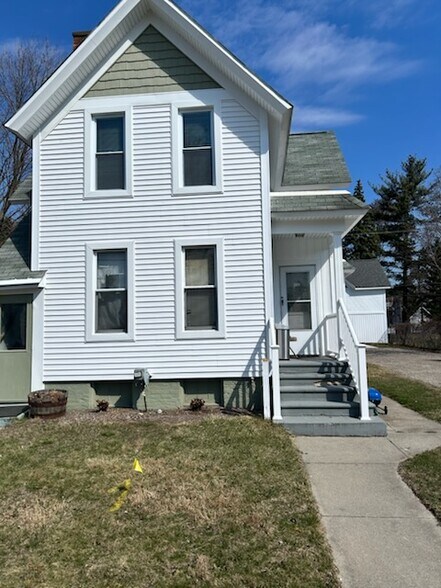 Building Photo - 130 Grand Ave