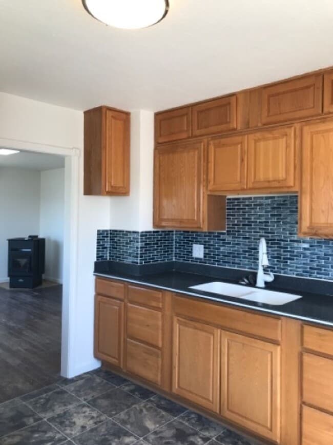 Building Photo - 2095 Orchard Dr E