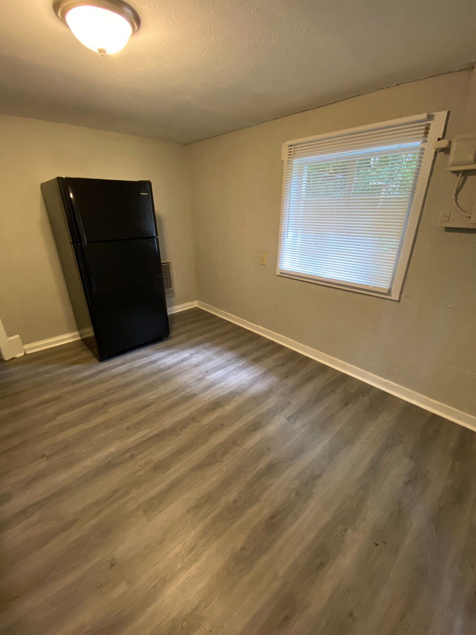 Building Photo - 406 Hietts Ln