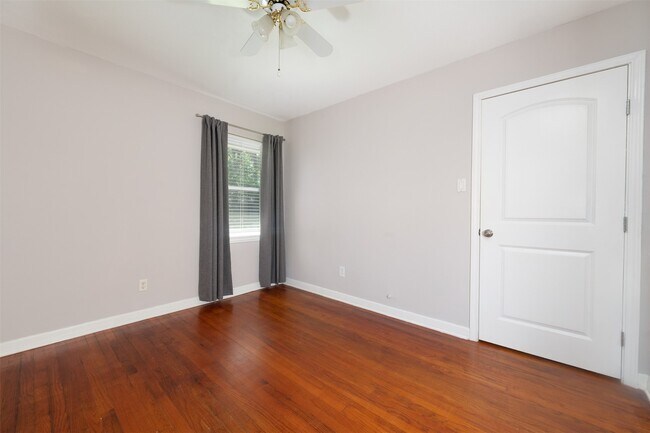 Building Photo - 2227 Libbey Dr