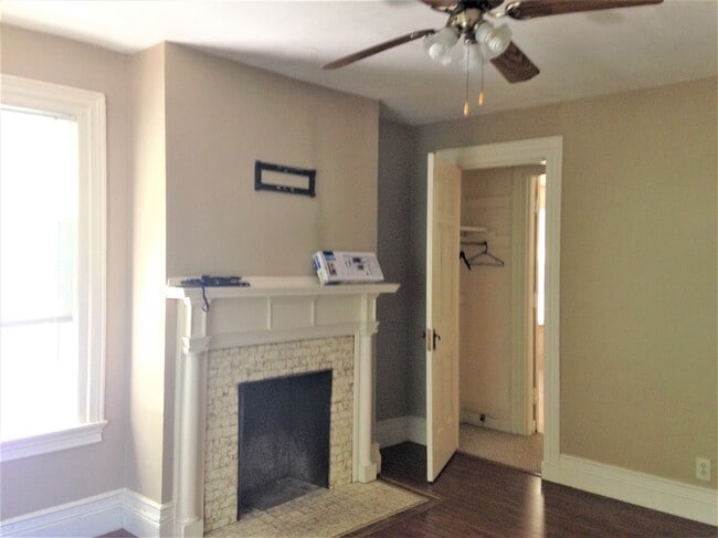 Building Photo - 203 S Goodman St