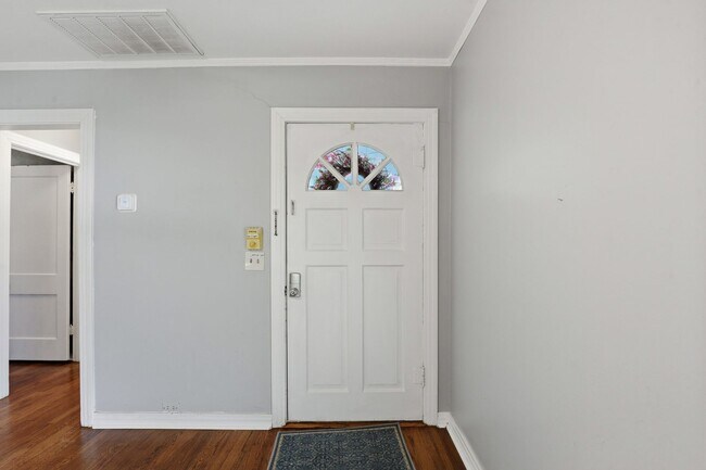 Building Photo - Great in Granbury