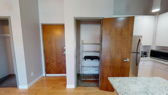 Building Photo - 769 N High St