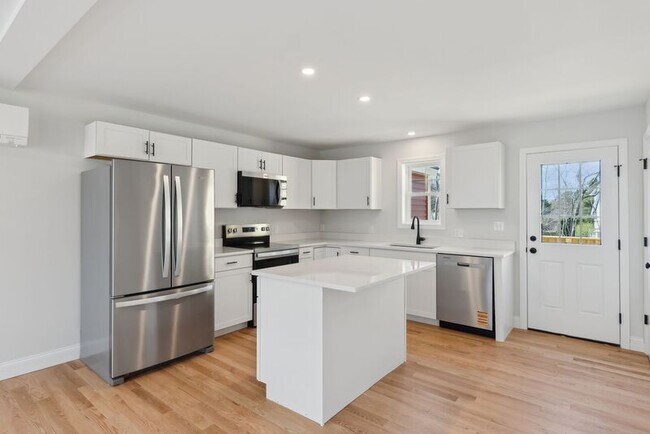 Building Photo - 13 Legacy Ln