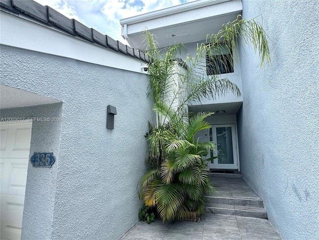 Building Photo - 336 Poinciana Island Dr