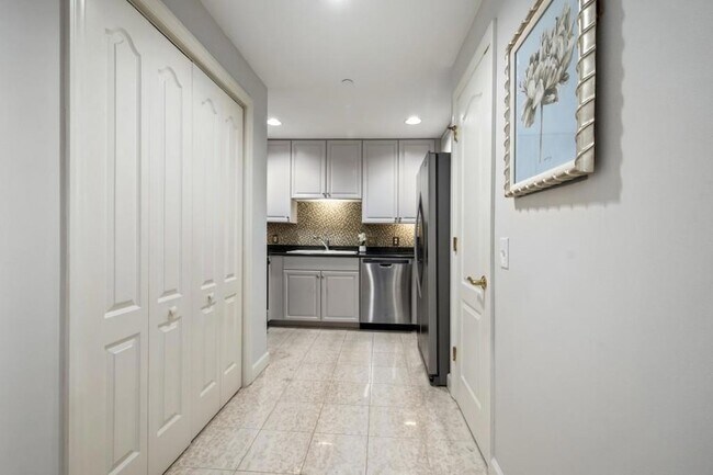 Building Photo - 195 14th St NE