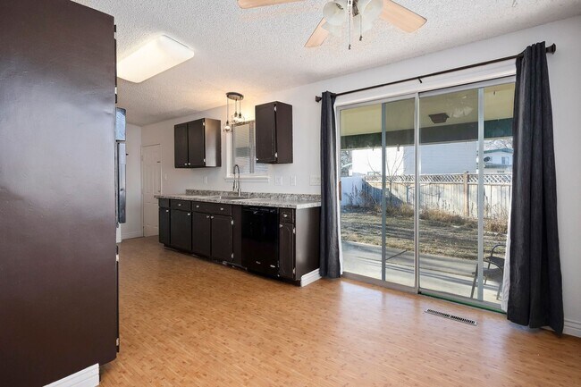 Building Photo - 1642 Bel-Air Cir