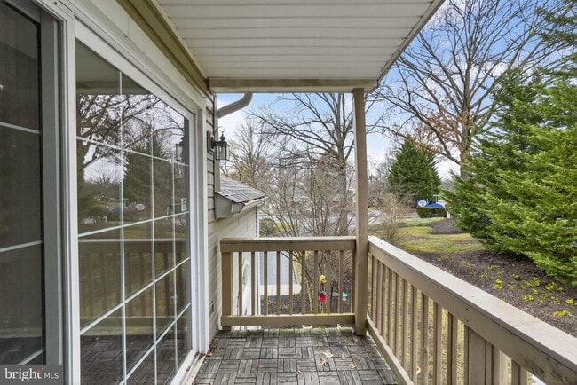 Building Photo - 8022 Beacon Hill Dr