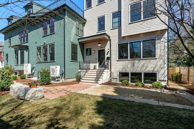 Building Photo - 18 A Clinton St