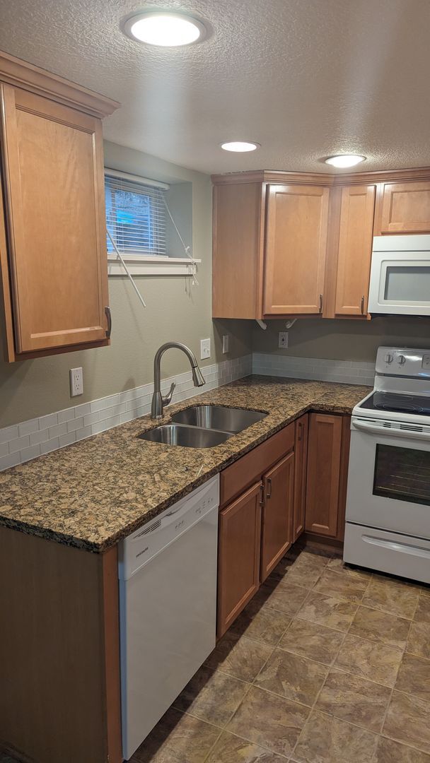 Building Photo - OR112