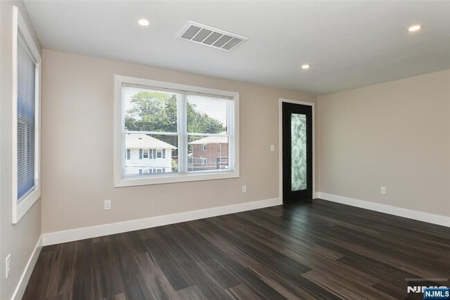 Building Photo - 332 Coolidge Ave