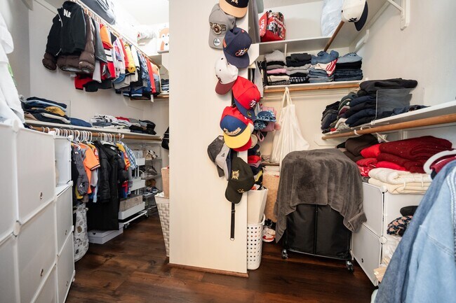 Building Photo - 1823 Blue Water Bay Dr