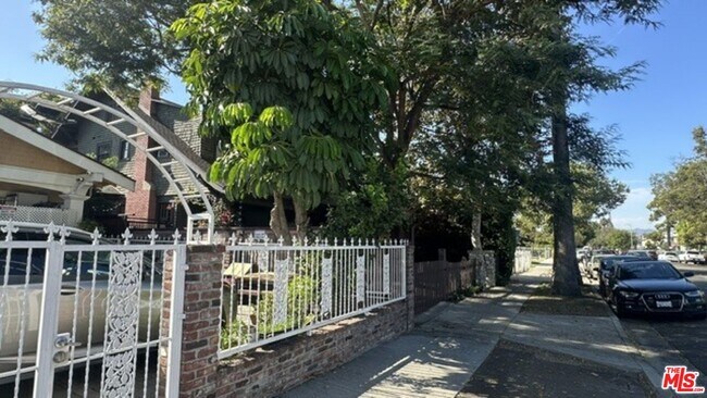 Building Photo - 1849 S Wilton Pl