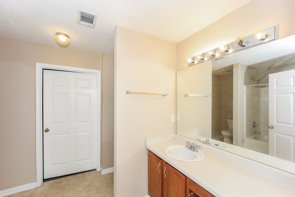 Building Photo - 2167 Red Oak Cir